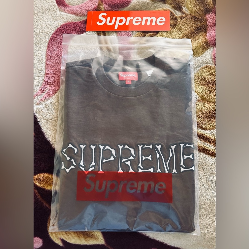 (SOLD) Bones S/S Top Supreme